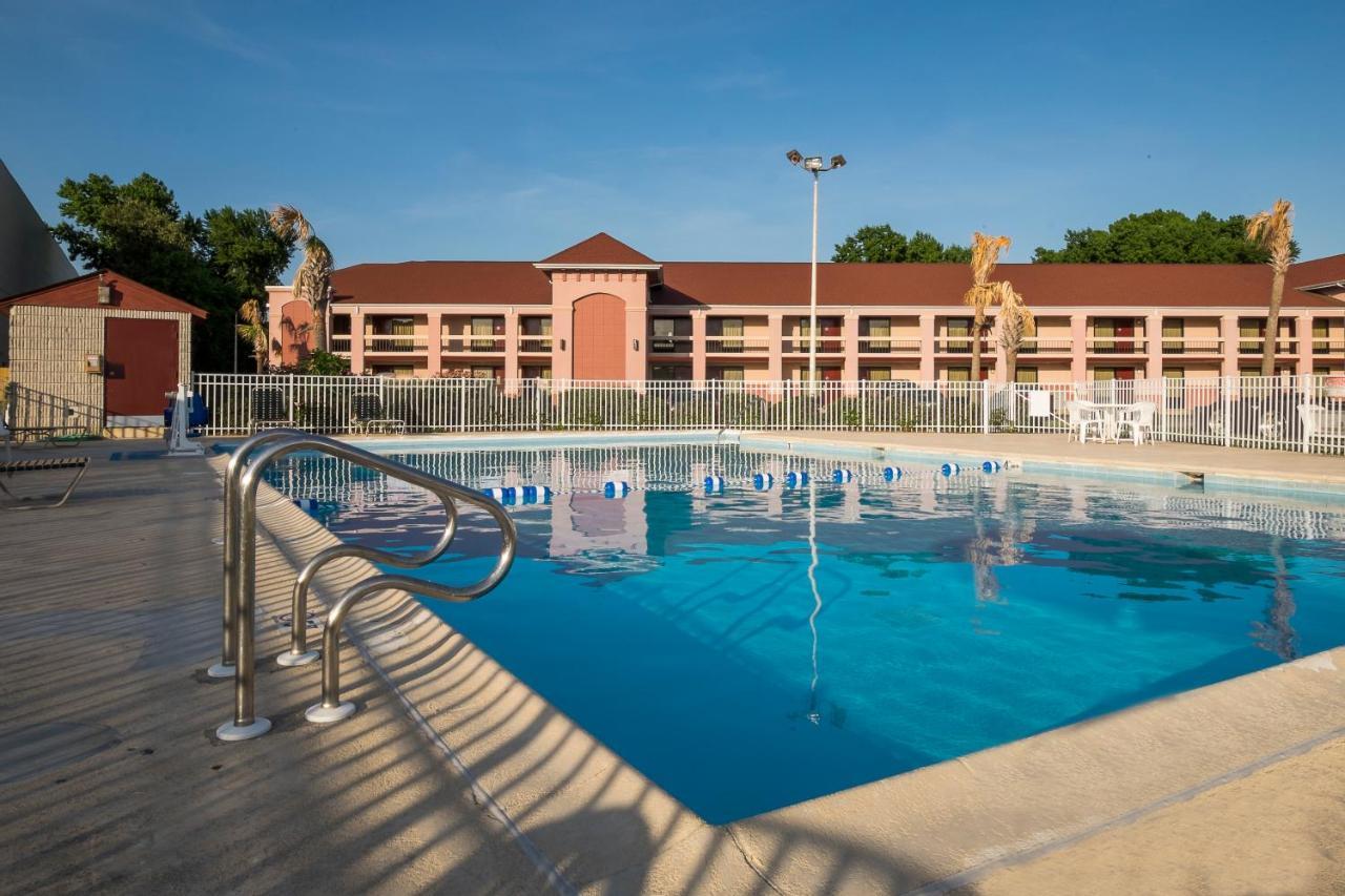 Red Roof Inn Virginia Beach-Norfolk Airport Exterior photo