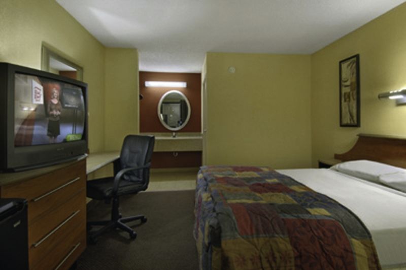 Red Roof Inn Virginia Beach-Norfolk Airport Exterior photo